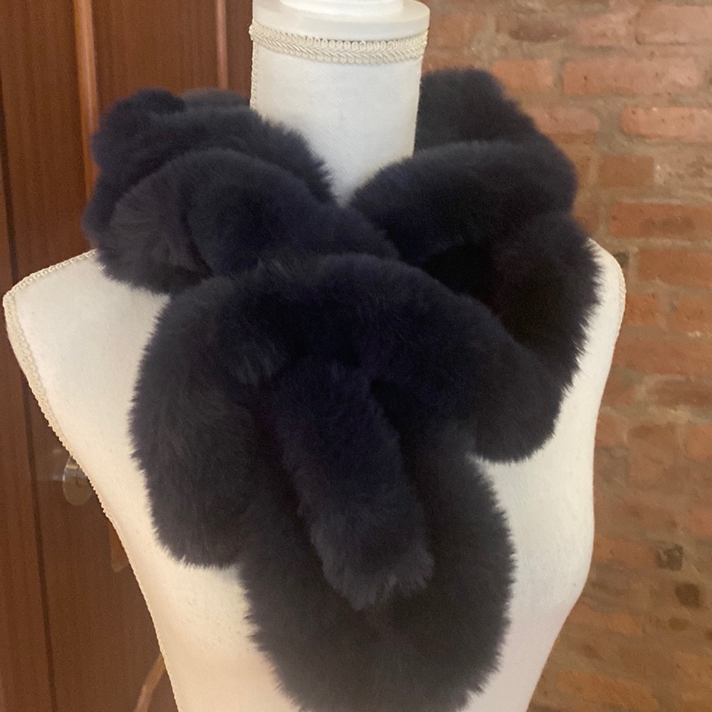 💣💣Chico’s scarf faux fur pull through blue scarf💣💣